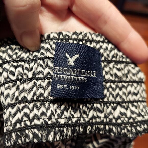 american Eagle shorts. Black and white chevron shorts. Juniors size small - Picture 4 of 5